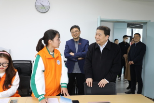 省民政厅厅长谢晓军与我院学生交...